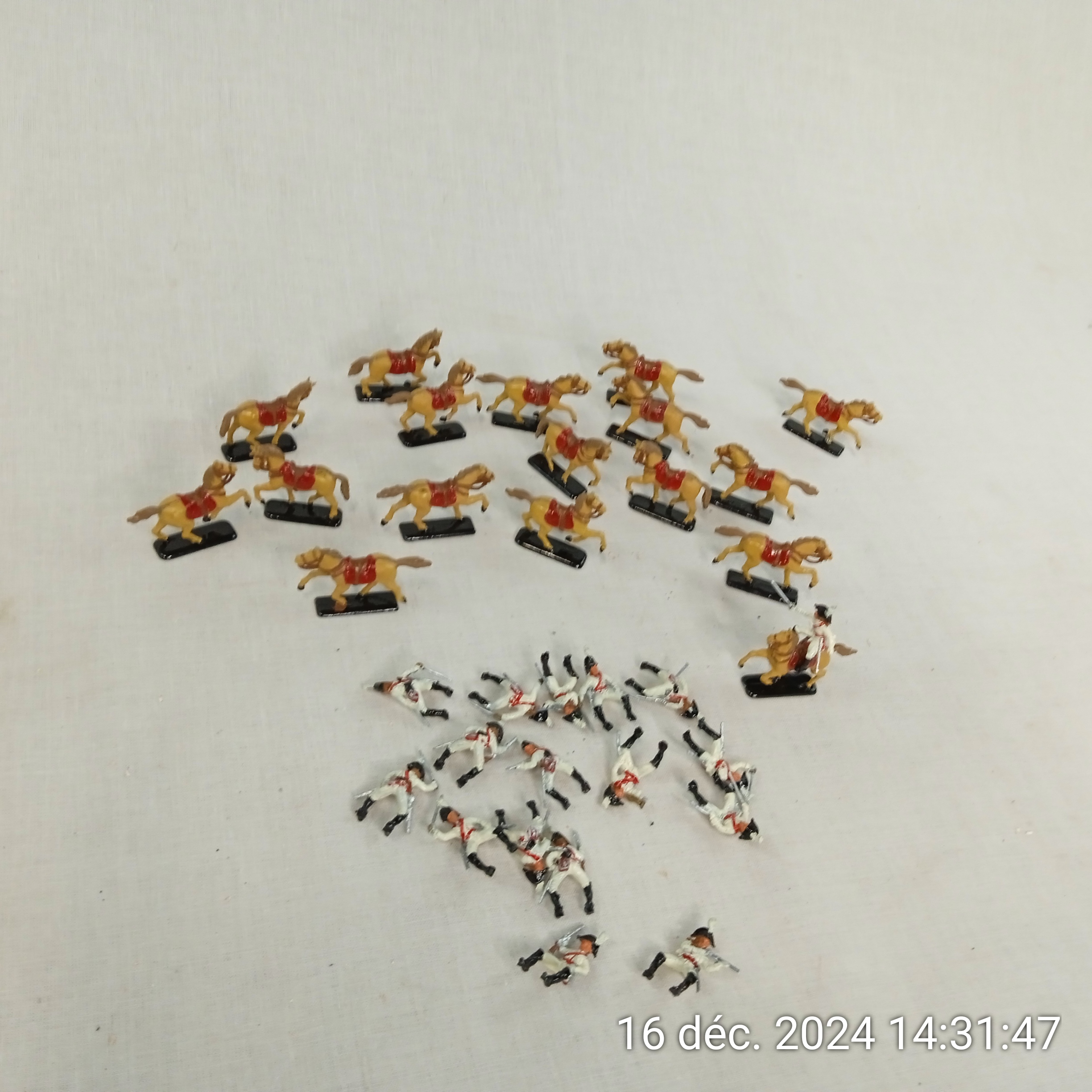 Collection 34 figurines cuirassiers prussiens en plomb peint STARLUX Bon état - Vue 2 - 
